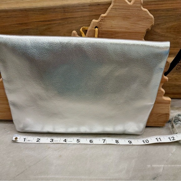 Victoria's Secret Slippers w/Cosmetic Bag - Picture 15 of 16